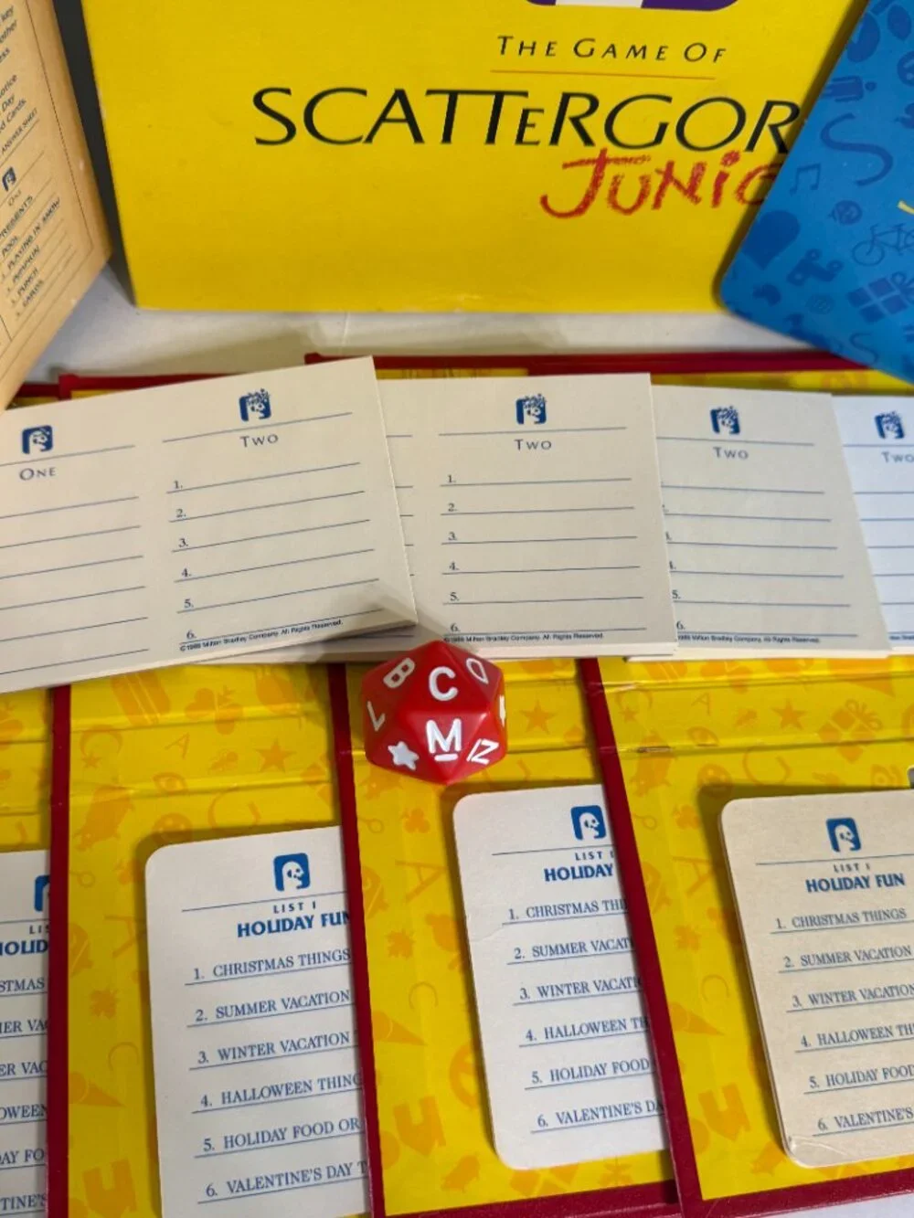 Scattergories Junior Milton Bradley 1989 Words Party Kids Family 8-11 Almost 100